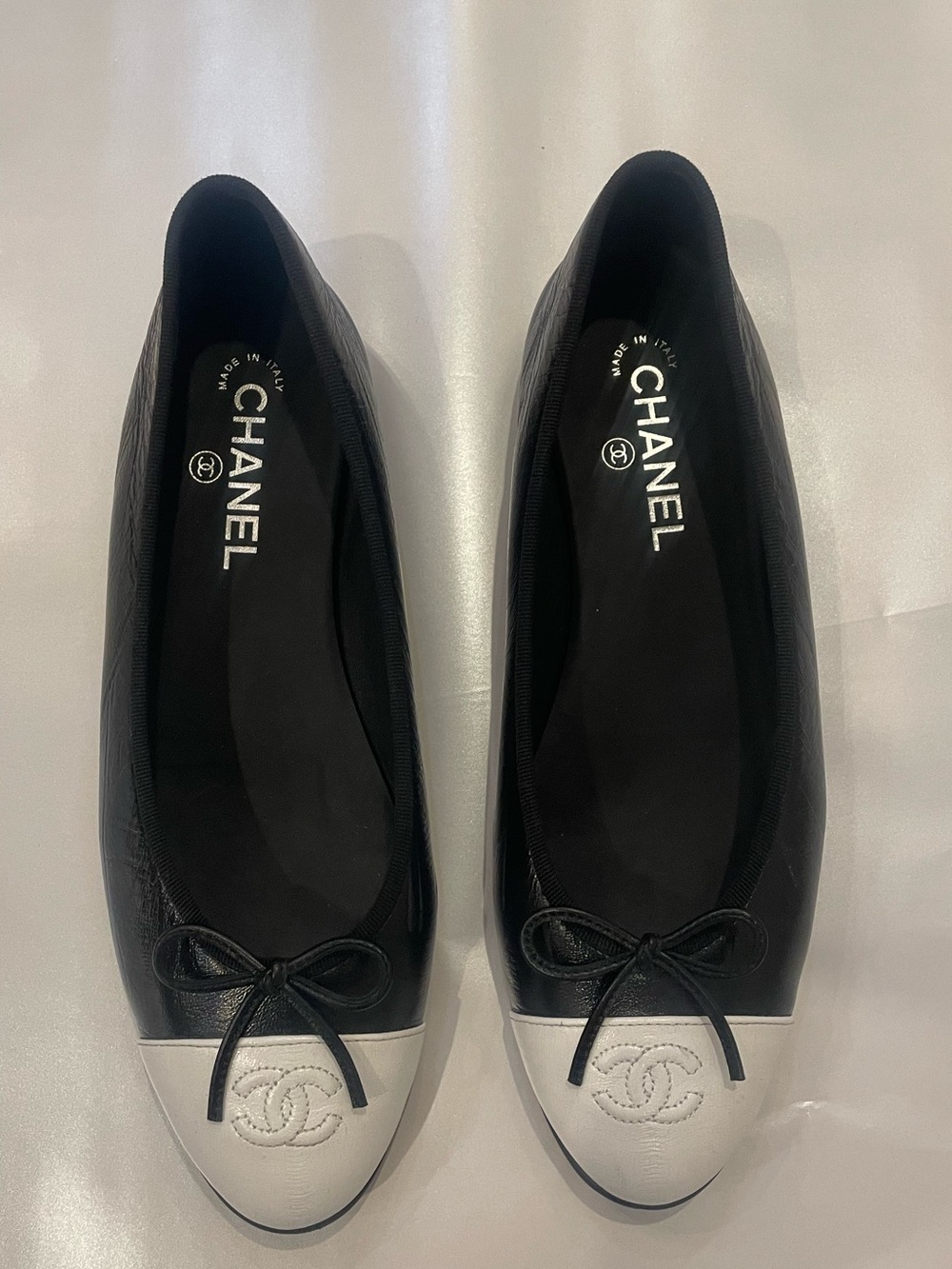 CHANEL 26S Coco Beach Black/White Crumpled Shiny Lambskin Ballet Flats 41.5